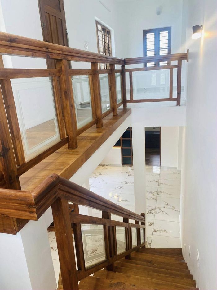 Teak staircase with glass railing